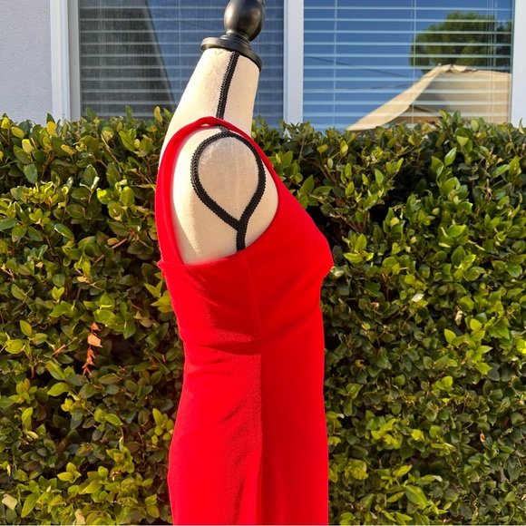 ‘The Fashion Poet’ Red BodyCon Dress ♥️ - Picture 6 of 7